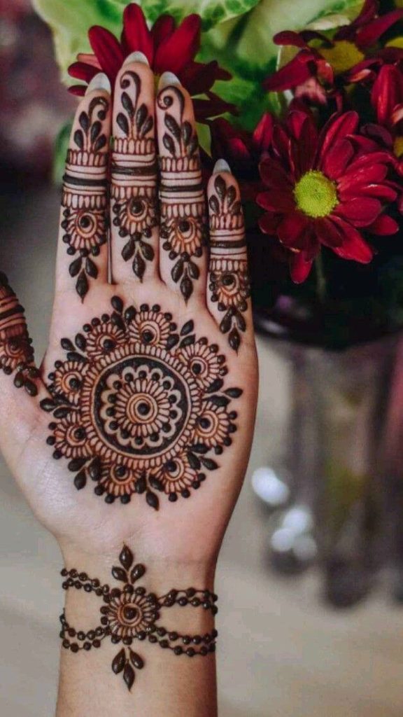 Delicate Floral Palm Mehndi Design: Roses and Elegant Details